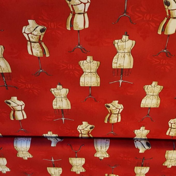 tela roja con estampàdo de maniquis