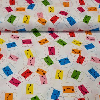 Tela de algodón con Motivos Hilos y bobinas de colores para costura