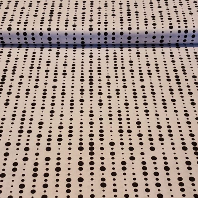 tela blanca con motas negras