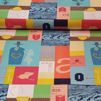 Estampado de tela de algodón con motivos de cerrojos, herrajes y cerraduras antiguas en tonos metálicos y fondo neutro