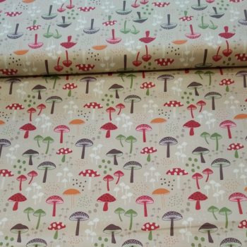 Tela de algodón 100% con estampado de setas silvestres sobre fondo beige para costura creativa y patchwork