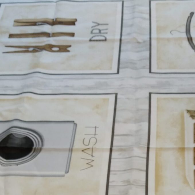Paneles de tela fondo gris con motivos de hogar