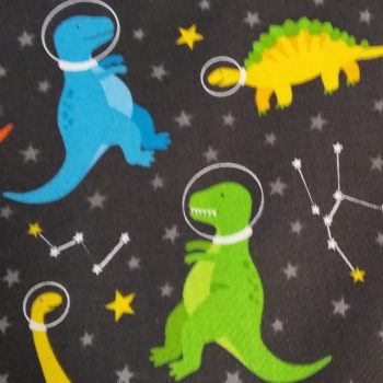 Tela Dino-Soar de algodón 100% con estampado de dinosaurios voladores y prehistóricos