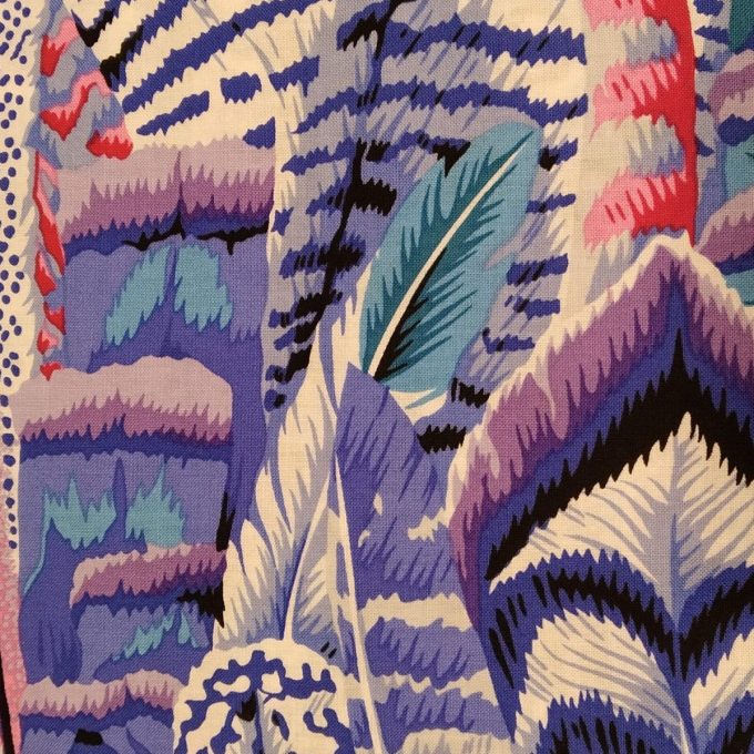 tela kaffe Fasset estampado plumas