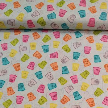 Tela Motivos Costura Dedales de Colores de algodón con estampado de dedales antiguos y modernos