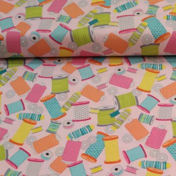 Tela Motivos Costura Bobinas de Colores con estampado de carretes de hilo multicolor
