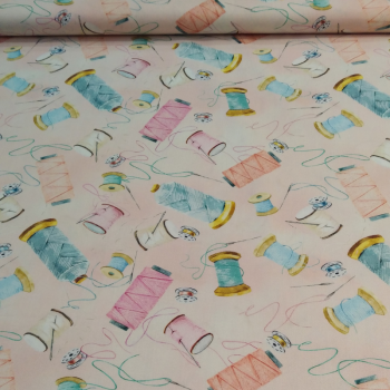 Tela Motivos Costura Fancy Threads de algodón con estampado de bobinas de hilos de colores
