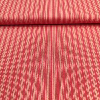 Tela de algodón 100% con estampado de líneas finas en color granate para labores de costura y patchwork