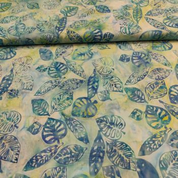 Tejido de algodón artesanal tipo batik en color turquesa con estampado de hojas para patchwork