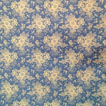 Tela de algodón azul con cenefas de estilo clásico de la colección Something Blue referencia 100663 modelo Isolde Cornflower ancho 110cm