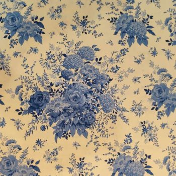 Tela de algodón Something Blue Ref 100667 con estampado floral clásico en tonos azules combinados ancho 110cm